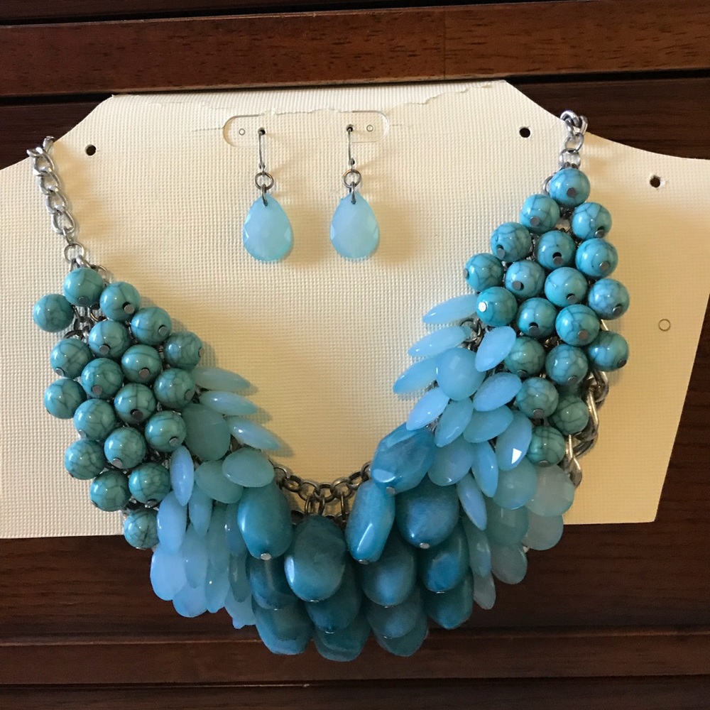 Necklace & matching earrings